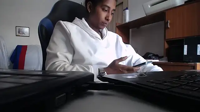 Snapshot of yohatinelly07 chatting on 2, 12, 2025 yohatinelly07 online show from 2, 12, 2025