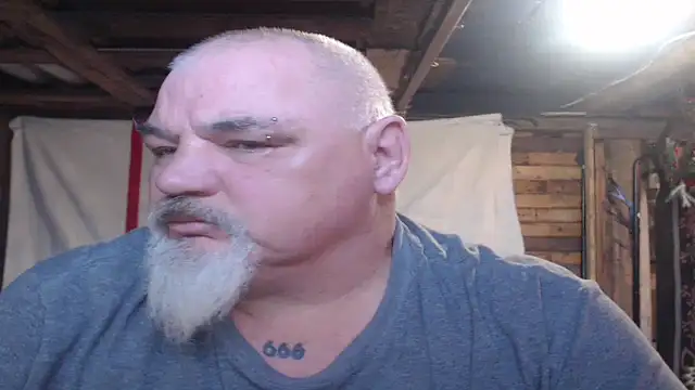 Newfiesausage1972 online show from 31, 1, 2026