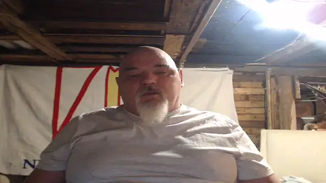 Newfiesausage1972 online show from 23, 2, 2026