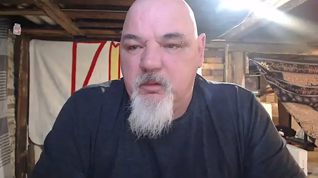 Newfiesausage1972 online show from 22, 2, 2026