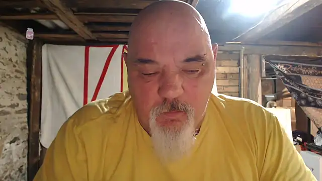 Newfiesausage1972 online show from 15, 2, 2026