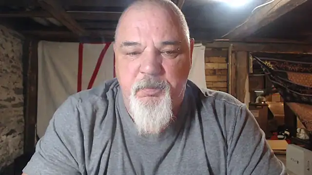 Newfiesausage1972 online show from 15, 3, 2026