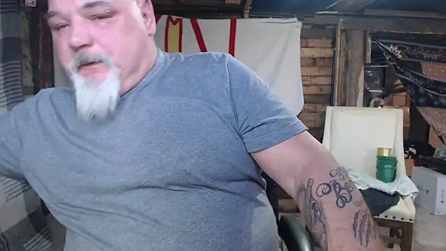 Newfiesausage1972 online show from 24, 2, 2026