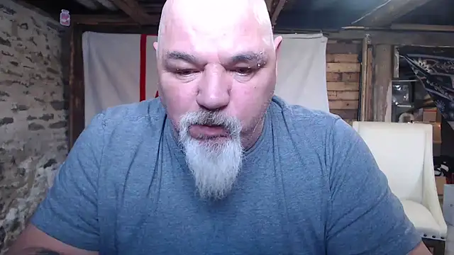 Newfiesausage1972 online show from 16, 2, 2026