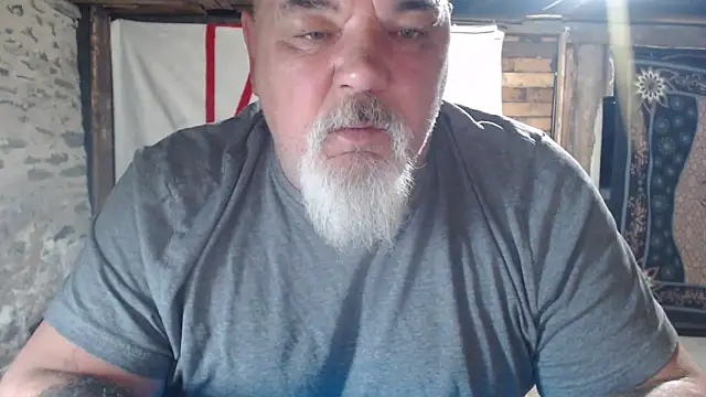 Newfiesausage1972 online show from 26, 4, 2026