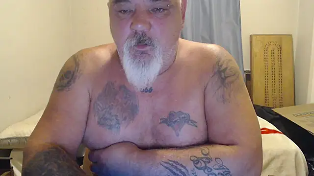 Newfiesausage1972 online show from 22, 9, 2025