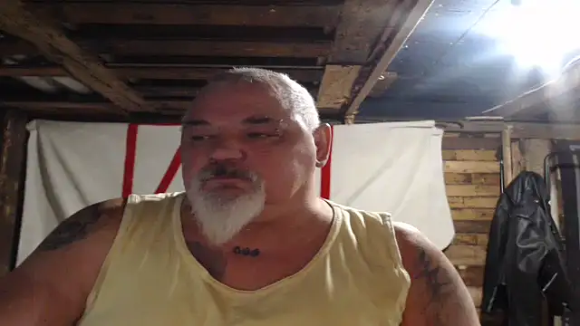 Newfiesausage1972 online show from 22, 12, 2025