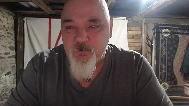 Newfiesausage1972 online show from 9, 1, 2026