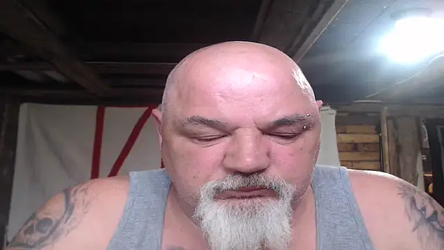 Newfiesausage1972 online show from 19, 4, 2026