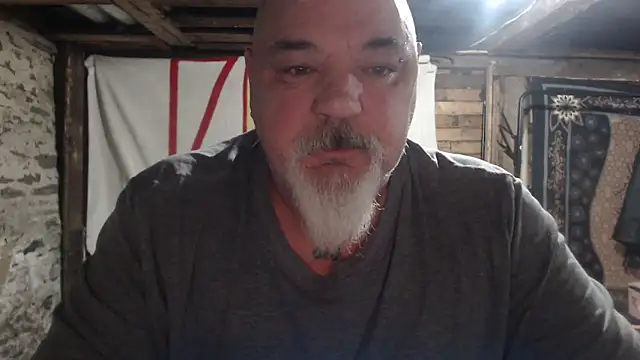 Newfiesausage1972 online show from 7, 1, 2026