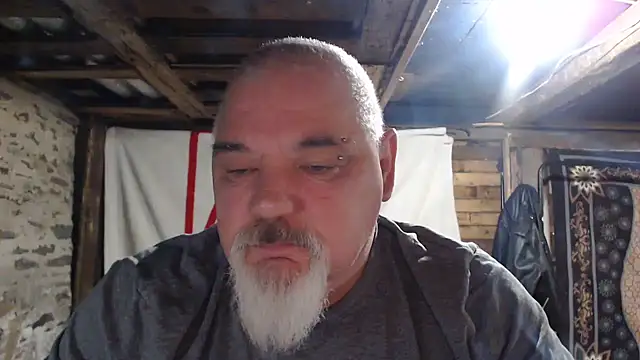 Newfiesausage1972 online show from 14, 12, 2025