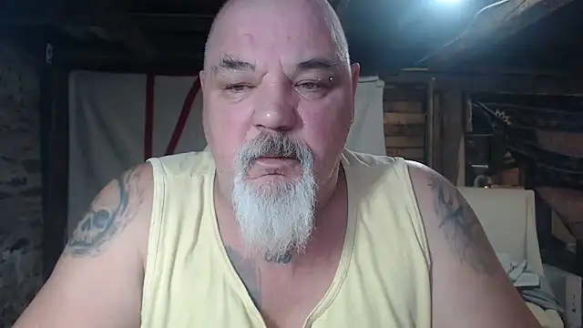 Newfiesausage1972 online show from 6, 3, 2026