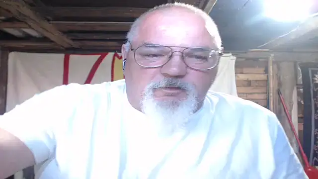 Newfiesausage1972 online show from 28, 5, 2026