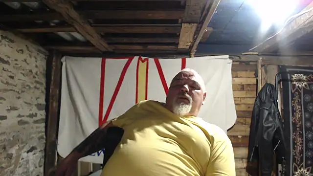 Newfiesausage1972 online show from 19, 12, 2025