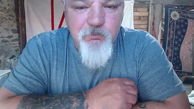 Newfiesausage1972 online show from 20, 5, 2026