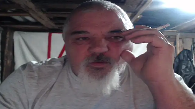 Newfiesausage1972 online show from 16, 11, 2025