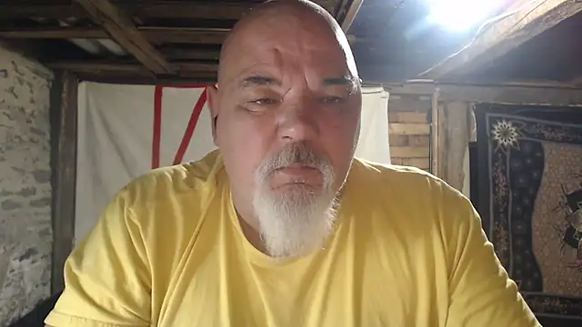 Newfiesausage1972 online show from 23, 4, 2026