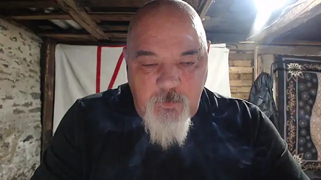 Newfiesausage1972 online show from 1, 12, 2025