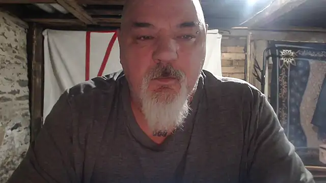 Newfiesausage1972 online show from 8, 1, 2026