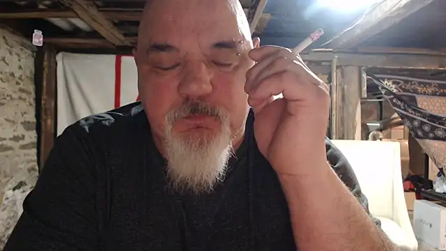 Newfiesausage1972 online show from 14, 2, 2026