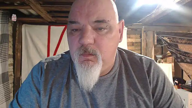 Newfiesausage1972 online show from 24, 2, 2026