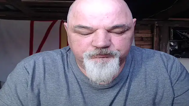 Newfiesausage1972 online show from 28, 2, 2026