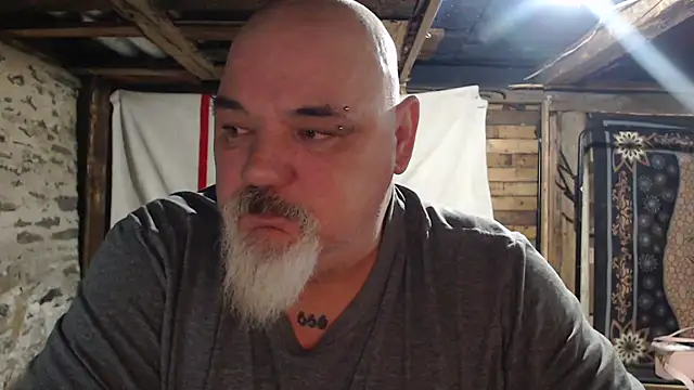 Newfiesausage1972 online show from 14, 1, 2026