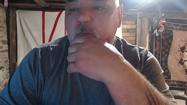 Newfiesausage1972 online show from 6, 2, 2026