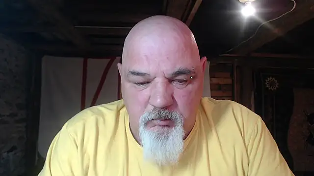 Newfiesausage1972 online show from 25, 3, 2026