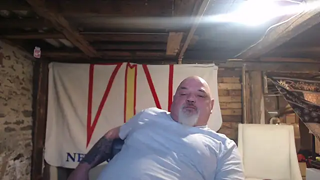 Newfiesausage1972 online show from 13, 2, 2026