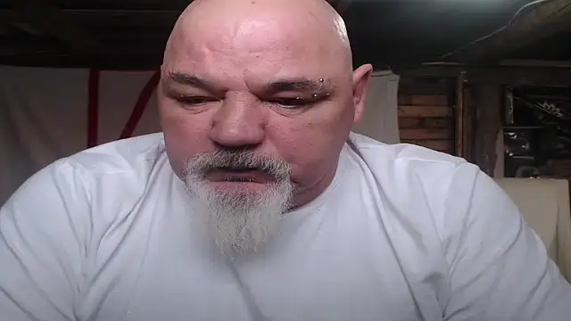 Newfiesausage1972 online show from 12, 2, 2026