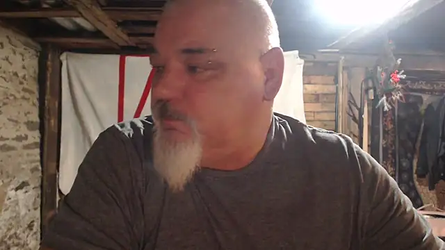 Newfiesausage1972 online show from 1, 2, 2026