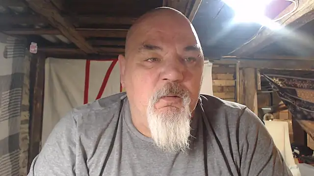 Newfiesausage1972 online show from 27, 2, 2026