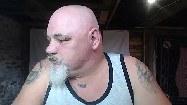 Newfiesausage1972 online show from 28, 3, 2026