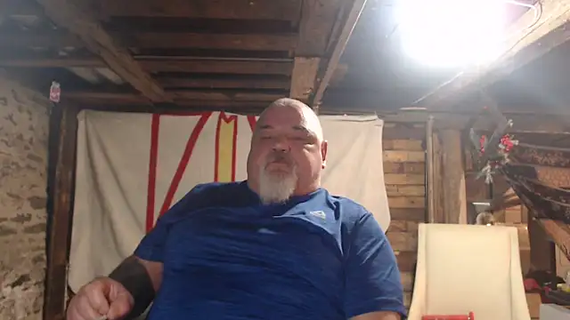 Newfiesausage1972 online show from 7, 2, 2026