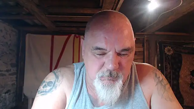 Newfiesausage1972 online show from 6, 4, 2026