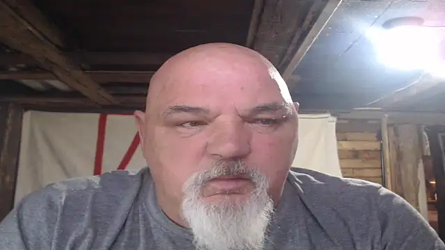 Newfiesausage1972 online show from 29, 4, 2026