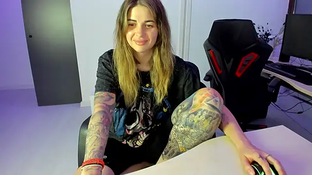 Snapshot of TiffanySweet chatting on 10, 6, 2026 TiffanySweet online show from 10, 6, 2026