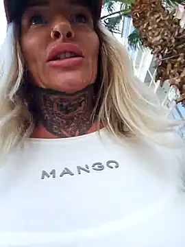 YourMommyBlair online show from 12, 11, 2025