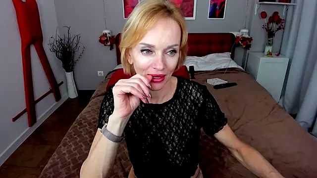 AmandaWesson online show from 12, 11, 2025