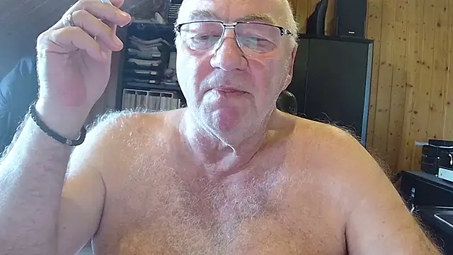 Snapshot of biggandybig chatting on 5, 6, 2026 biggandybig online show from 5, 6, 2026