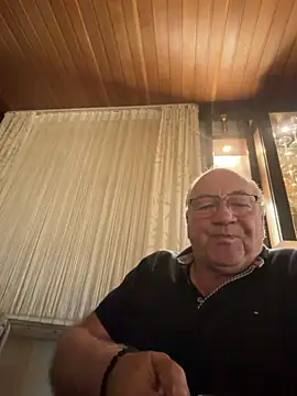 Snapshot of biggandybig chatting on 10, 5, 2026 biggandybig online show from 10, 5, 2026