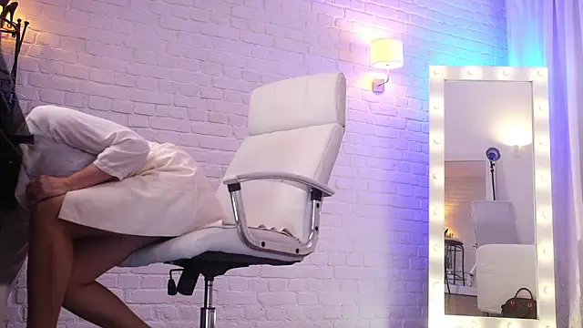 Nylon Legs online show from 16, 1, 2026