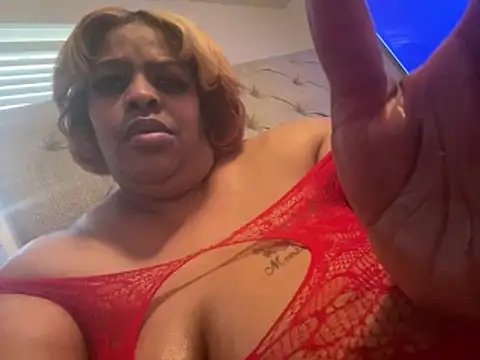 Missredboneo12 online show from 6, 11, 2025