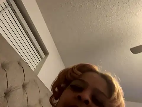 Missredboneo12 online show from 3, 11, 2025