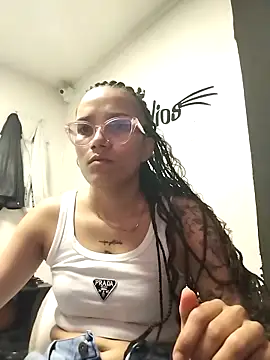 Snapshot of Yaumiko chatting on 18, 11, 2025 Yaumiko online show from 18, 11, 2025