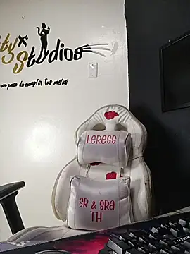 Snapshot of Yaumiko chatting on 27, 11, 2025 Yaumiko online show from 27, 11, 2025