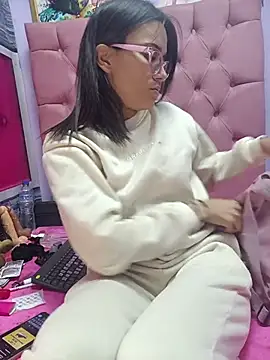 Snapshot of Yaumiko chatting on 10, 11, 2025 Yaumiko online show from 10, 11, 2025