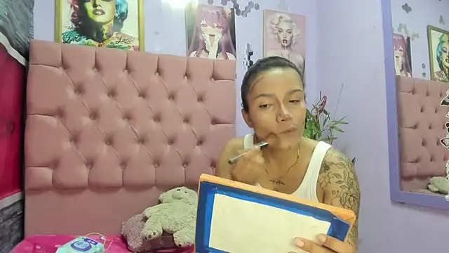 Snapshot of Yaumiko chatting on 10, 10, 2025 Yaumiko online show from 10, 10, 2025