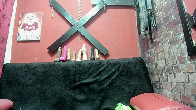 Snapshot of Yaumiko chatting on 4, 11, 2025 Yaumiko online show from 4, 11, 2025